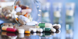 Como um novo medicamento é desenvolvido e testado?