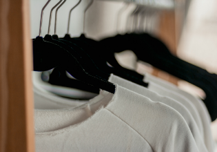#TôemCasa | DICA #20: Aproveite a quarentena para organizar seu guarda-roupa!