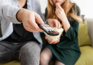 #TôemCasa | DICA #21: Faça uma sessão de cinema em casa durante o período de isolamento social